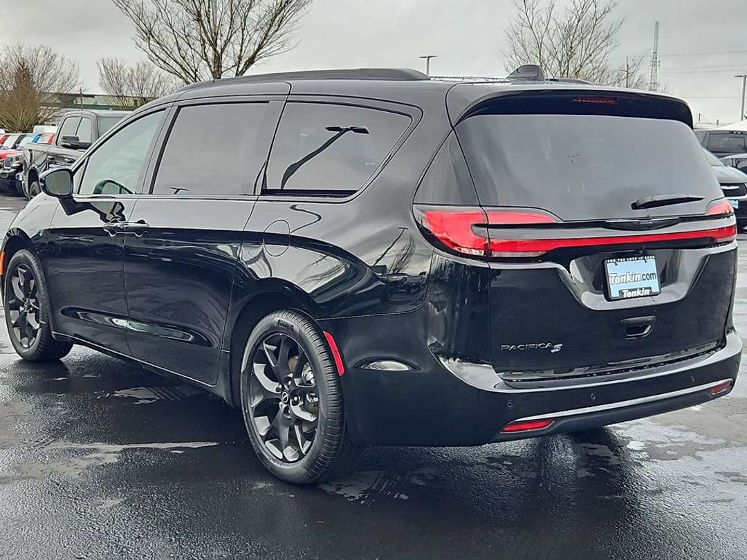2026 Chrysler Pacifica Select - Image 3