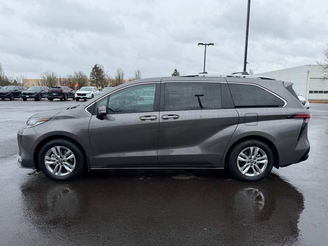 2024 Toyota Sienna Limited - Image 5