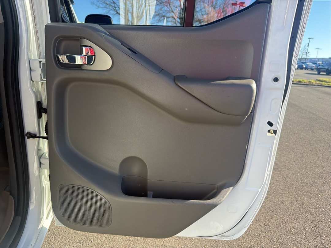 2013 Nissan Frontier SV - Image 21