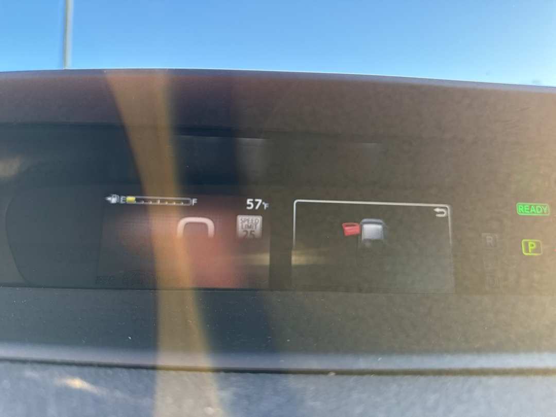 2021 Toyota Prius XLE AWDe - Image 13