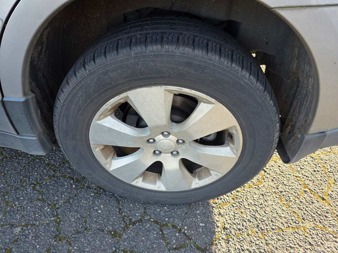 2011 Subaru Outback 3.6R - Image 9