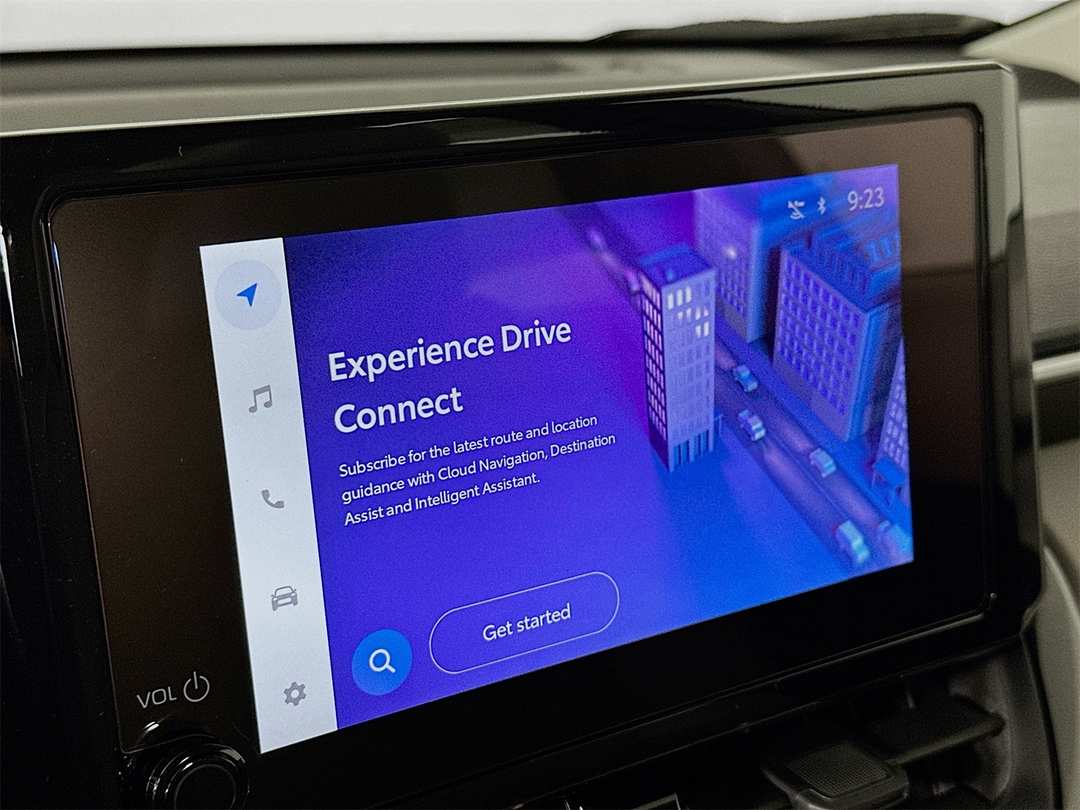 2026 Toyota Corolla Cross L - Image 13