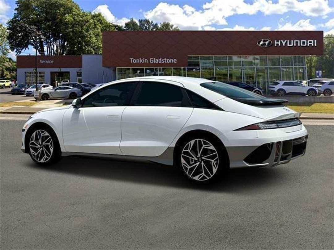 2025 Hyundai Ioniq 6 SEL - Image 4