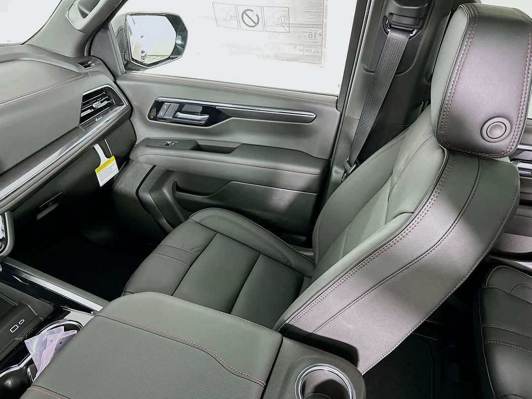 2026 Chevrolet Suburban RST - Image 24