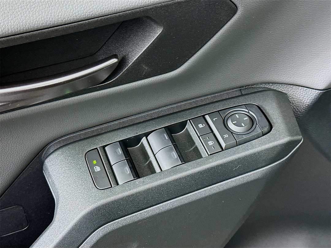 2026 Toyota Rav4 SE - Image 18