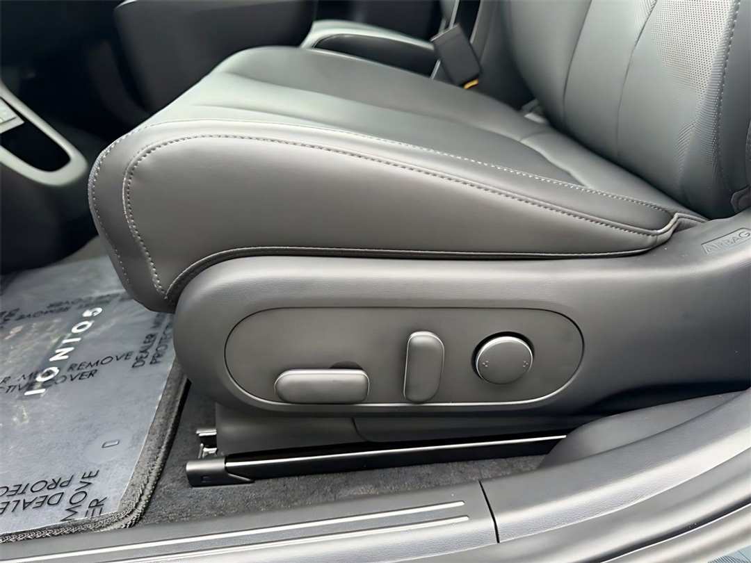 2026 Hyundai Ioniq 5 SEL - Image 13