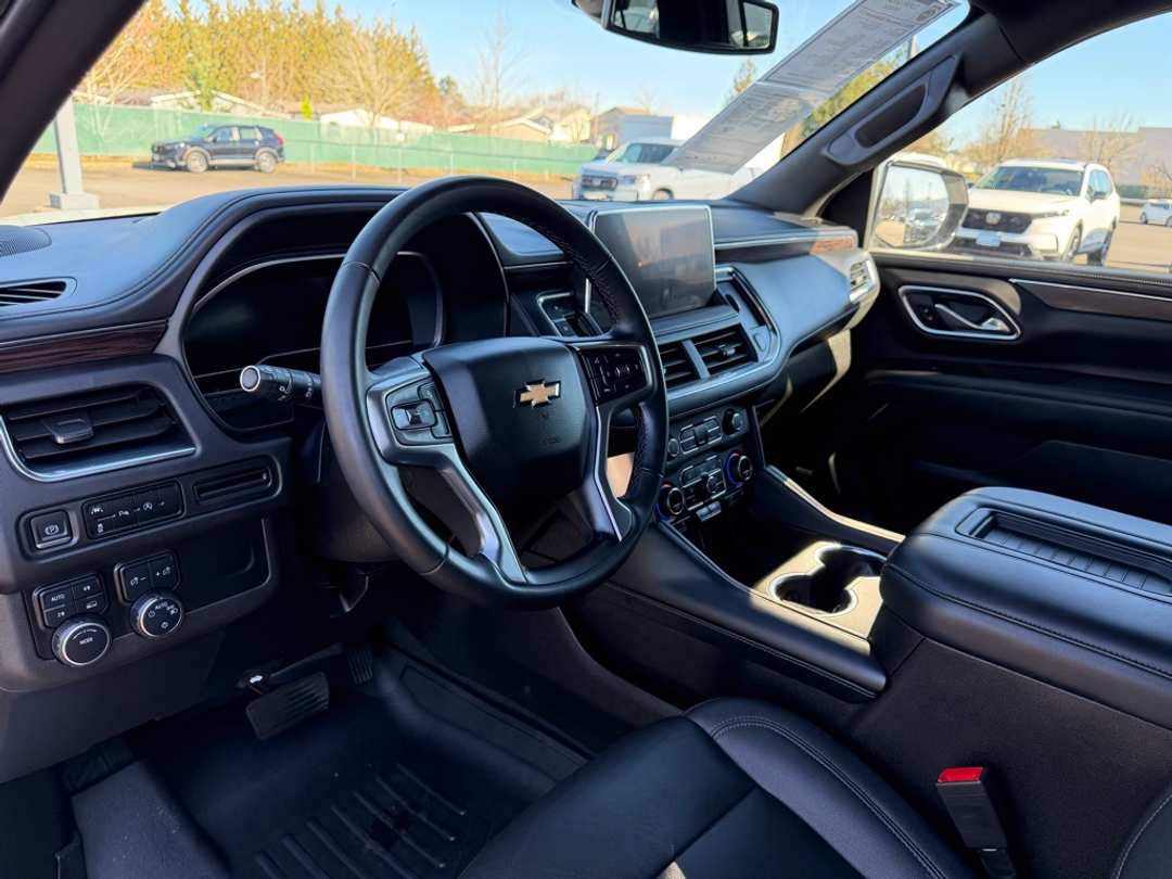 2023 Chevrolet Suburban LT - Image 18