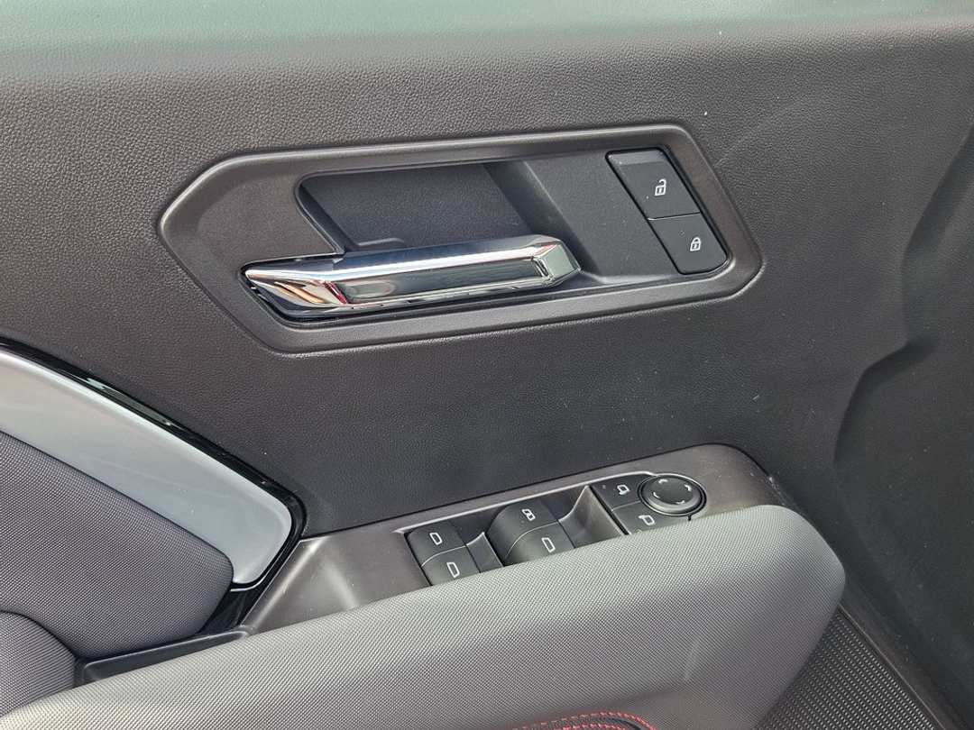 2026 Chevrolet Colorado Z71 - Image 11