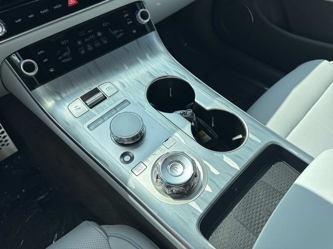 2026 Genesis Electrified Gv70 - Image 25