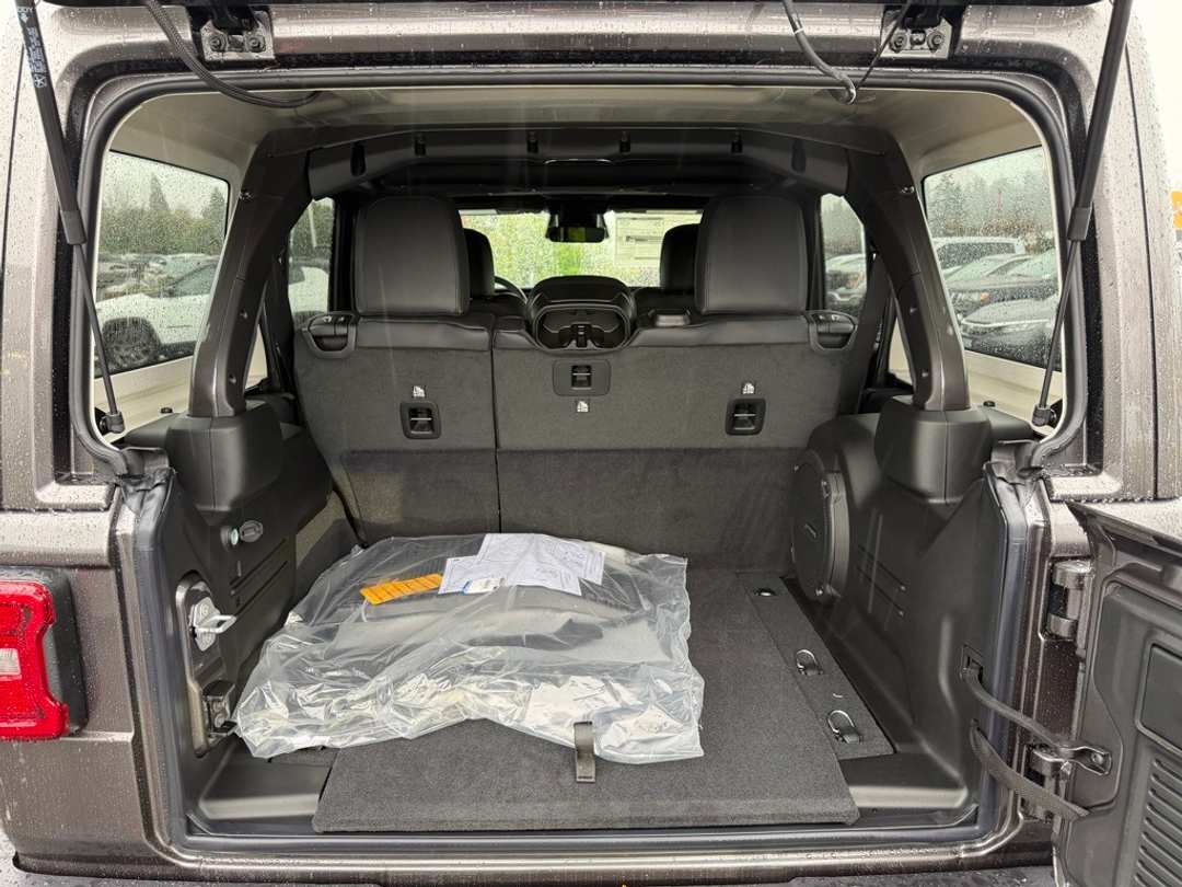 2026 Jeep Wrangler Sahara - Image 11