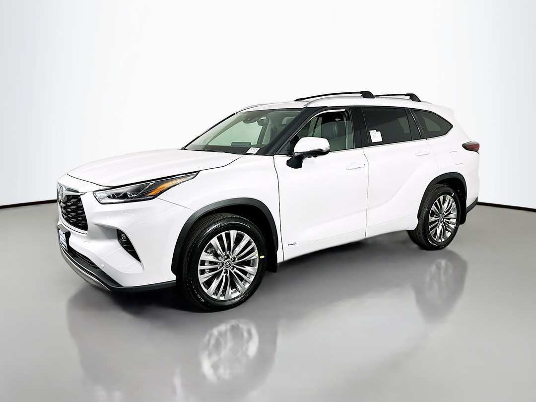 2026 Toyota Highlander Platinum - Image 3
