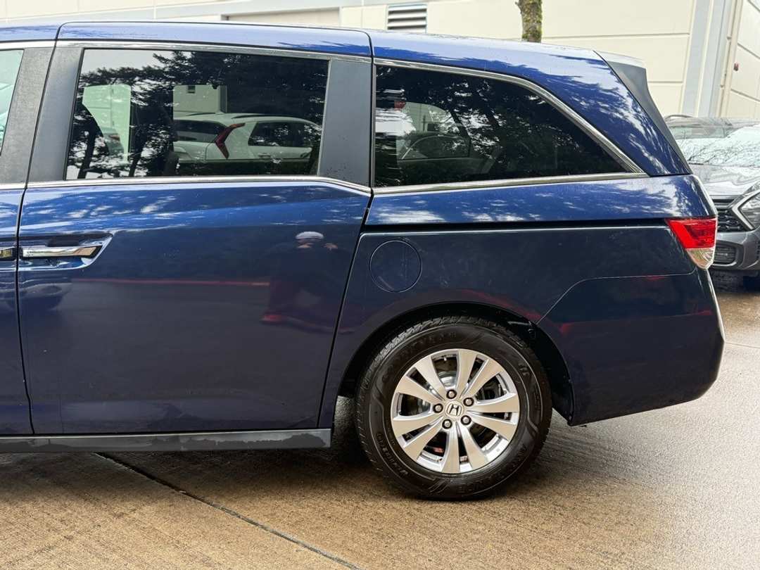 2015 Honda Odyssey EXL - Image 11