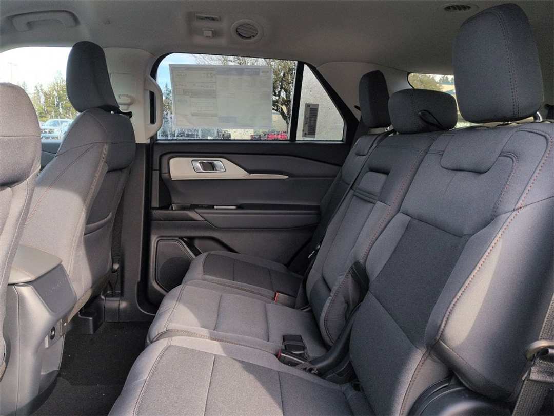 2026 Ford Explorer Active - Image 23