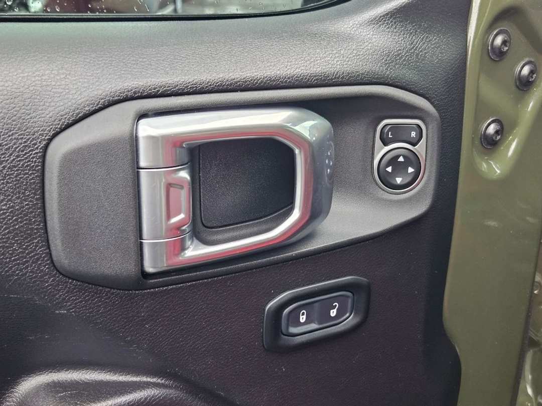 2023 Jeep Wrangler Rubicon - Image 11