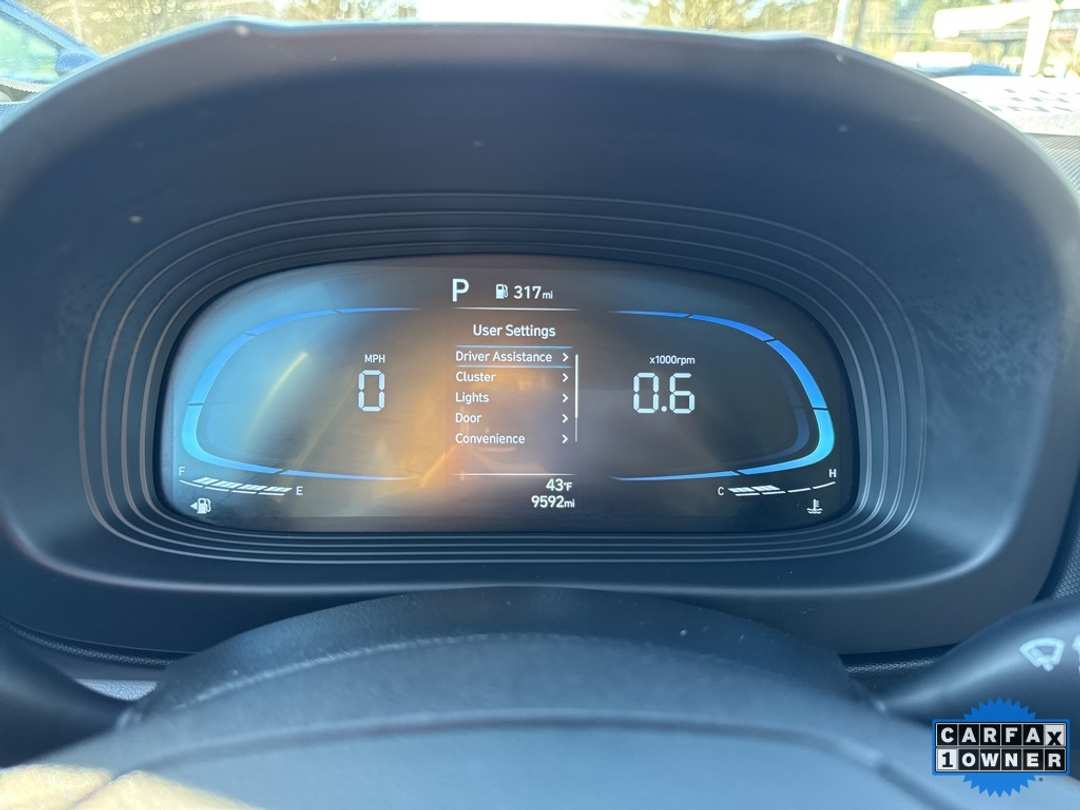 2025 Hyundai Venue SEL - Image 16