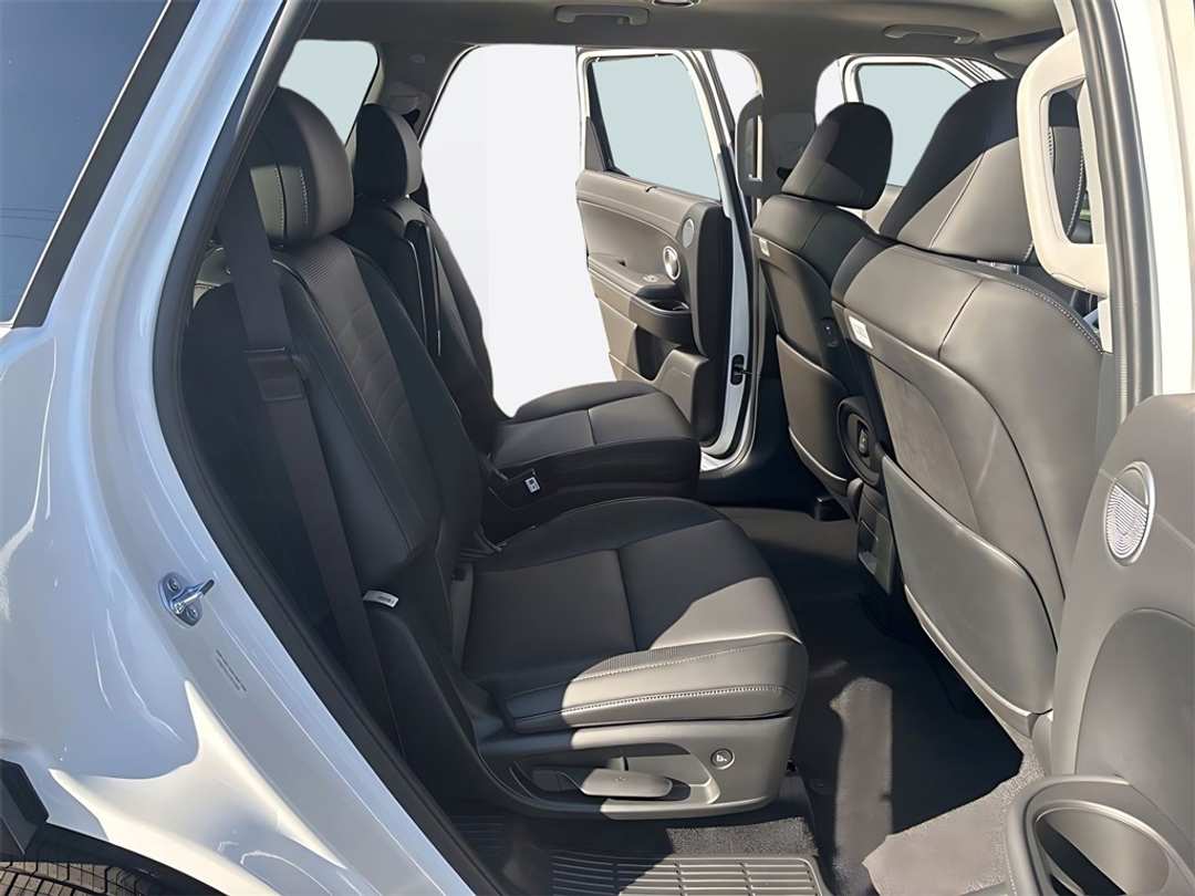 2026 Hyundai Palisade Limited - Image 11