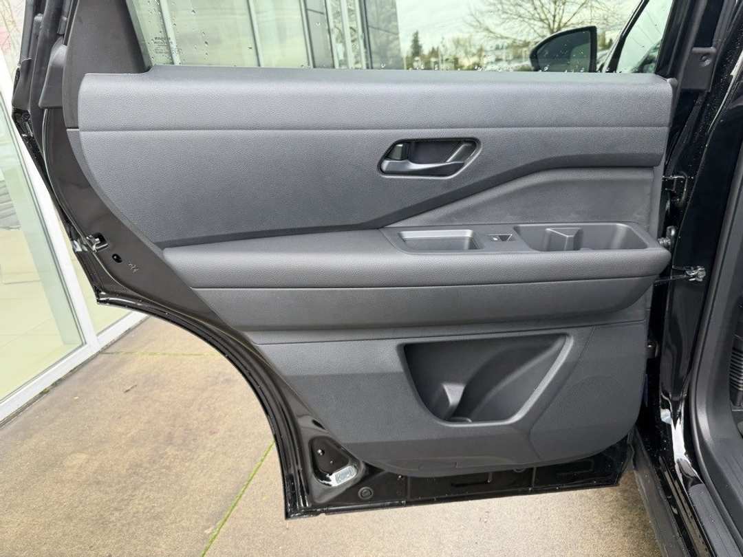 2025 Nissan Pathfinder Rock Creek - Image 28