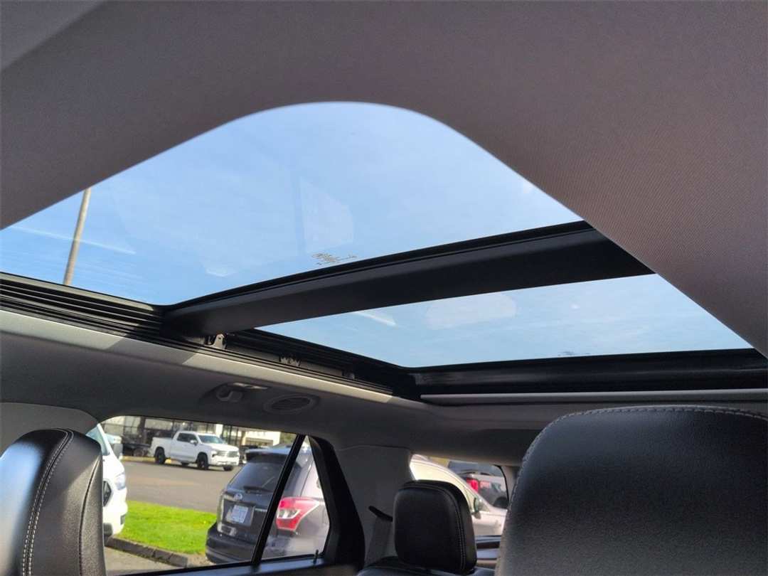 2023 Ford Explorer XLT - Image 19