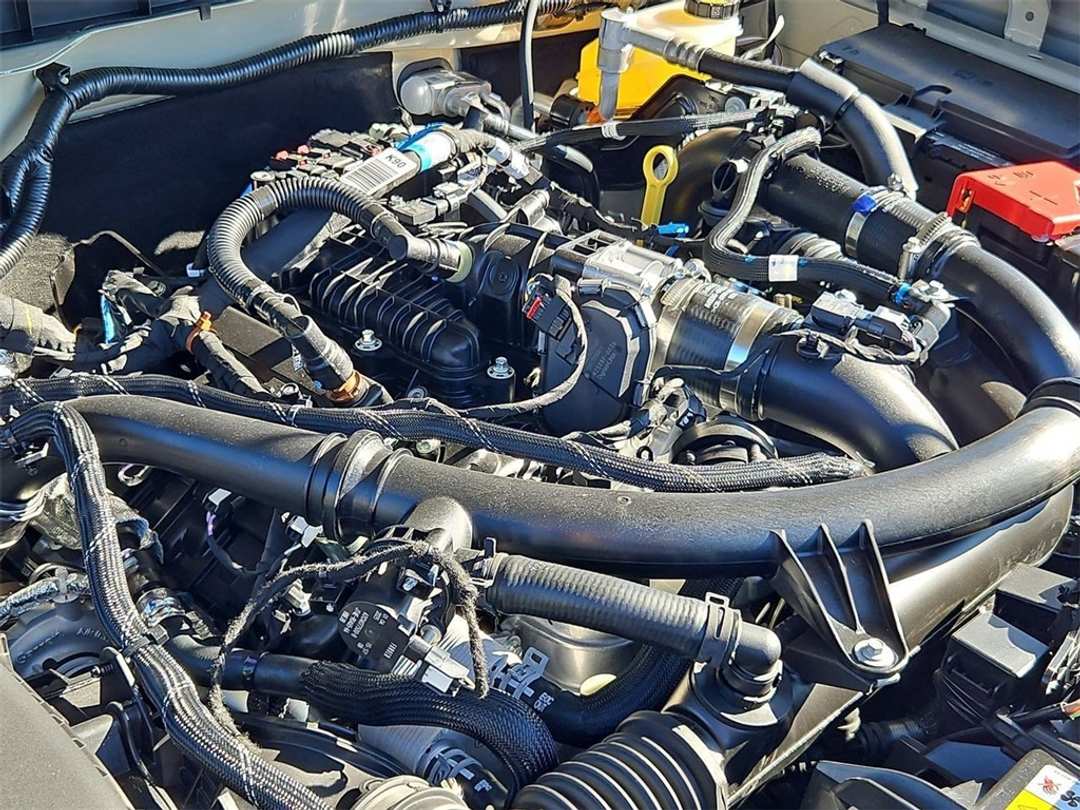 2025 Ford Bronco Outer Banks - Image 35