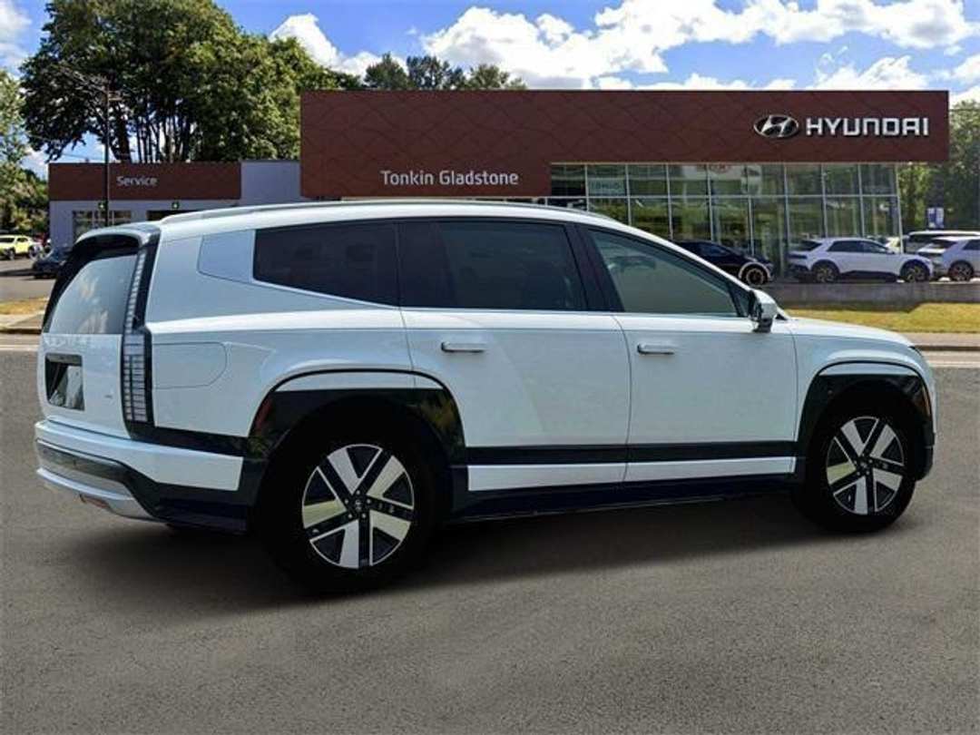 2026 Hyundai Ioniq 9 SEL - Image 8