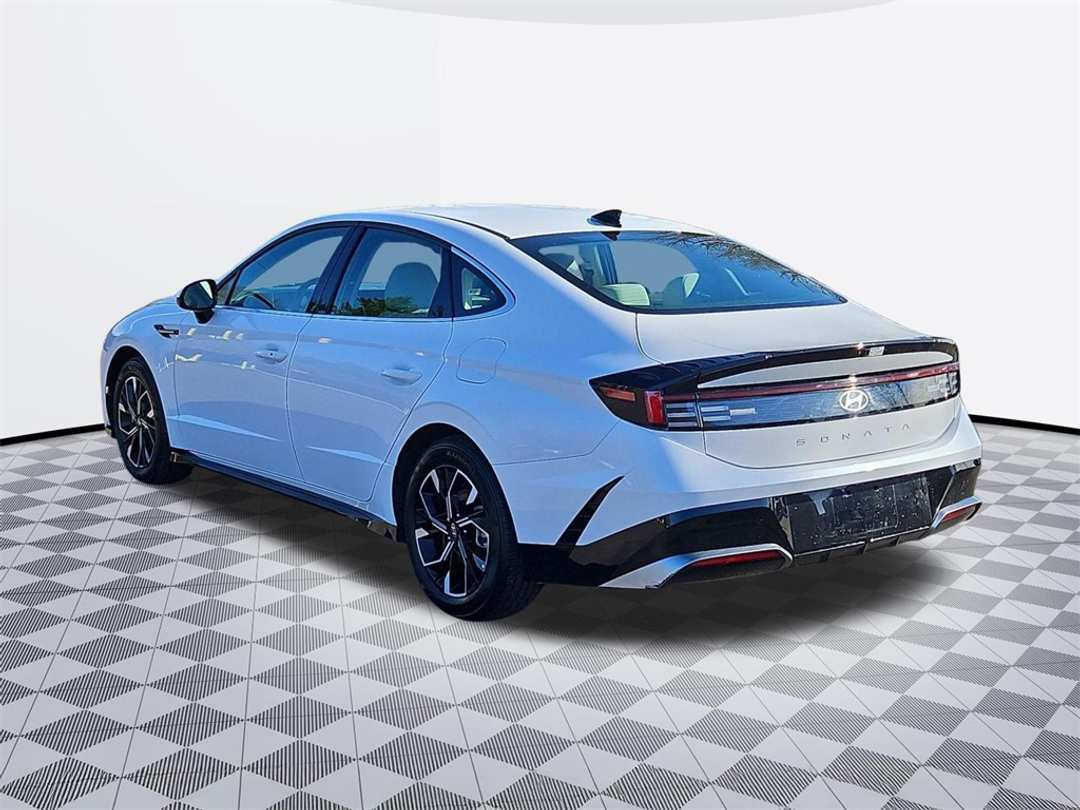 2025 Hyundai Sonata SEL - Image 4