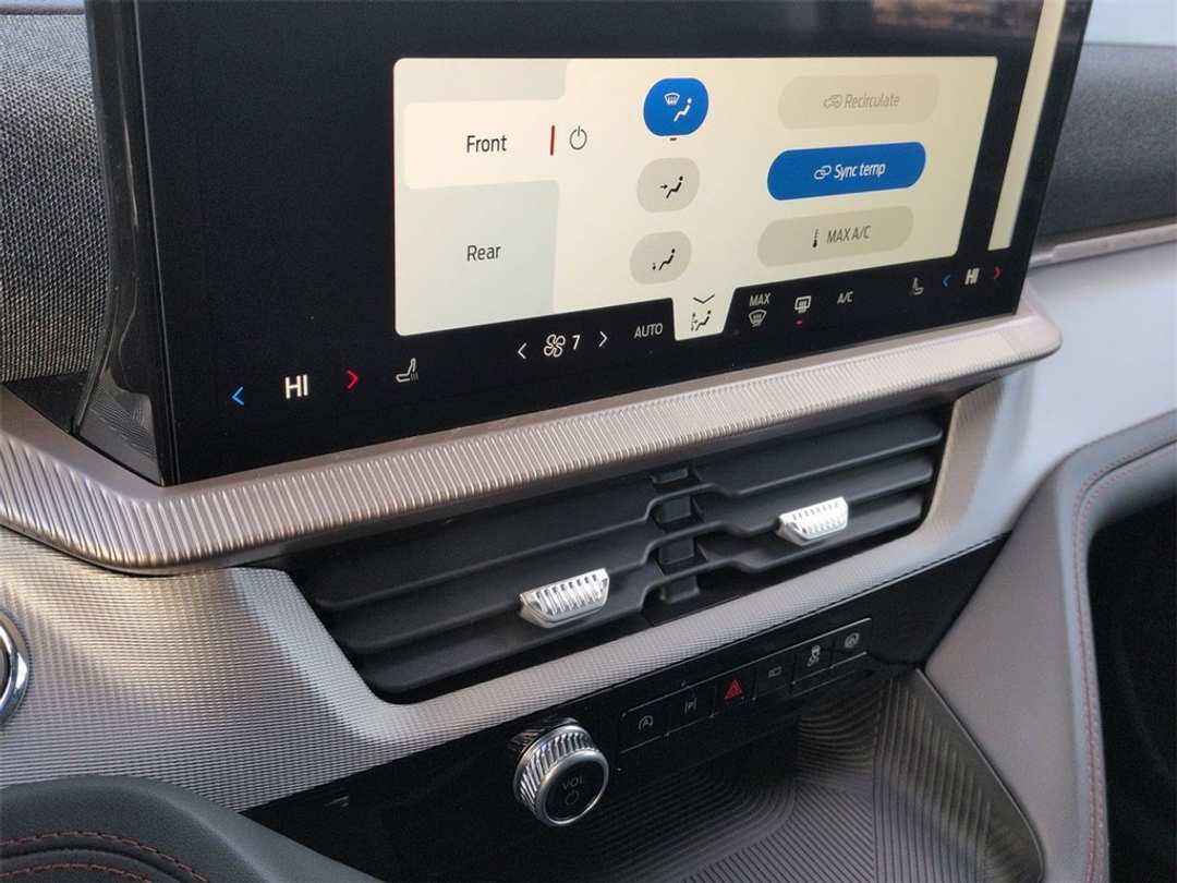 2026 Ford Explorer Active - Image 20