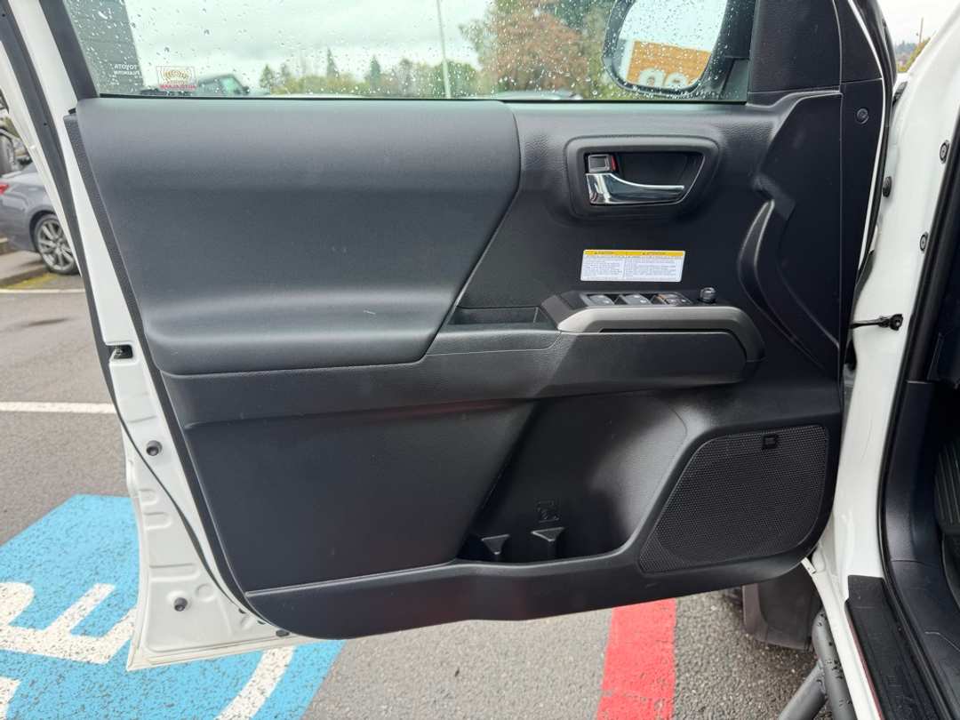 2020 Toyota Tacoma TRD OffRoad - Image 12