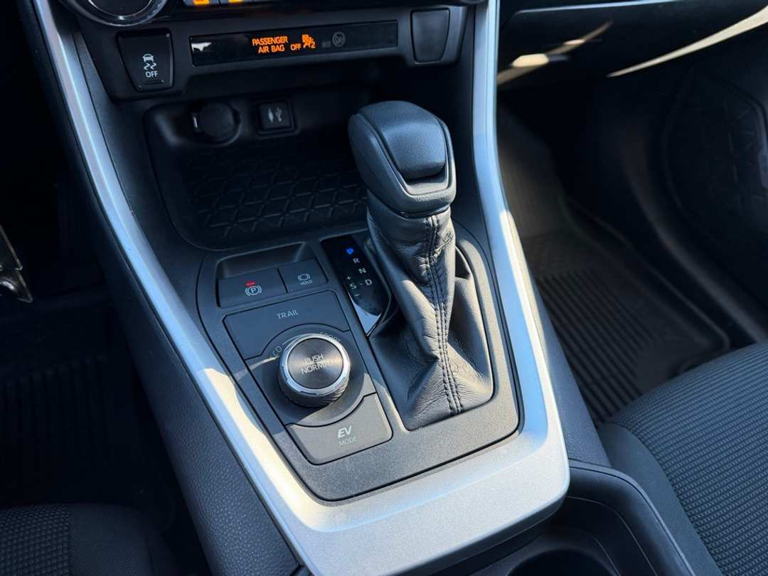 2019 Toyota Rav4 LE - Image 25