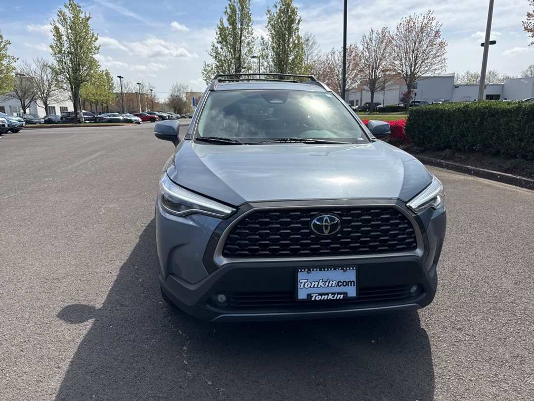 2023 Toyota Corolla Cross XLE - Image 2