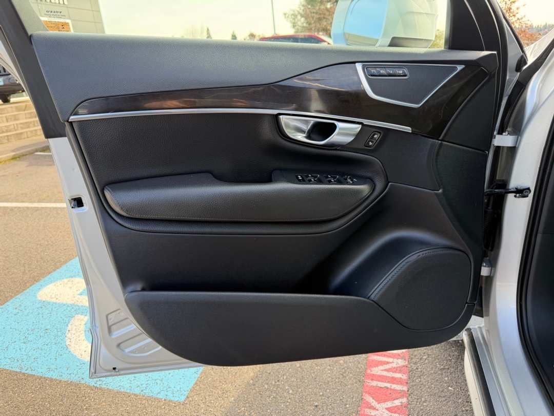 2018 Volvo Xc90 T6 Momentum - Image 12