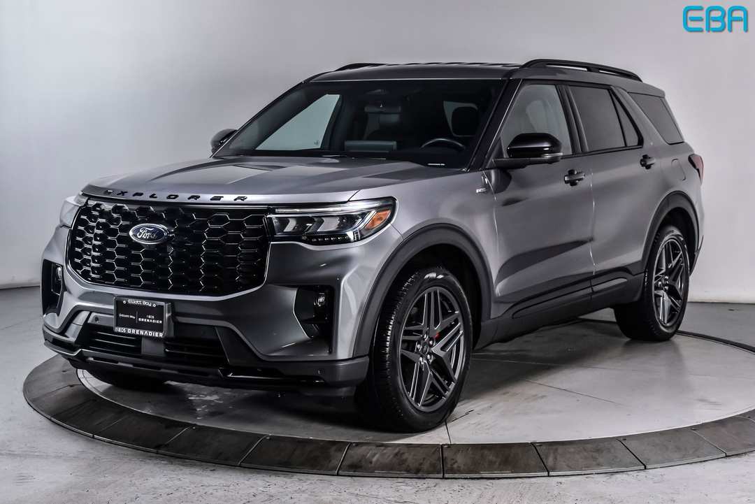 2025 Ford Explorer STLine - Image 2