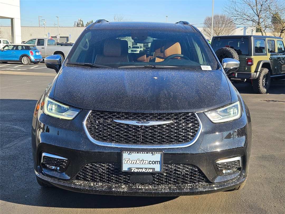 2026 Chrysler Pacifica Pinnacle - Image 9