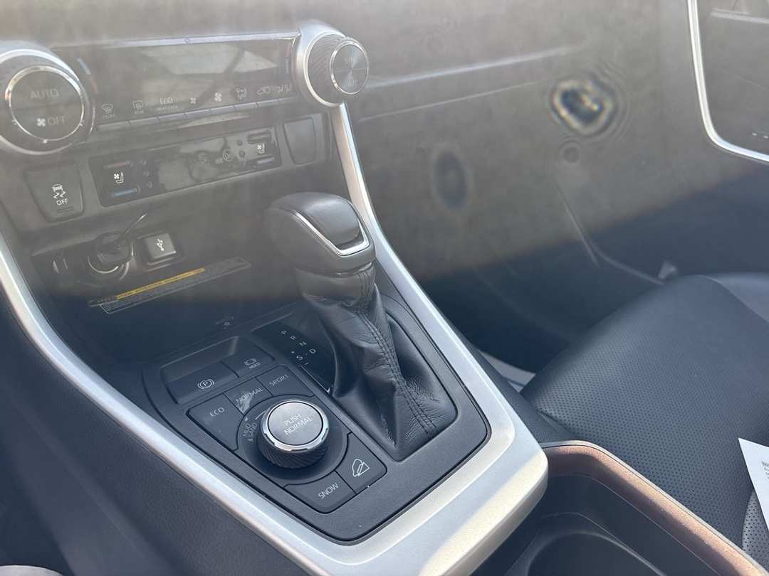 2021 Toyota Rav4 LIMITED - Image 3