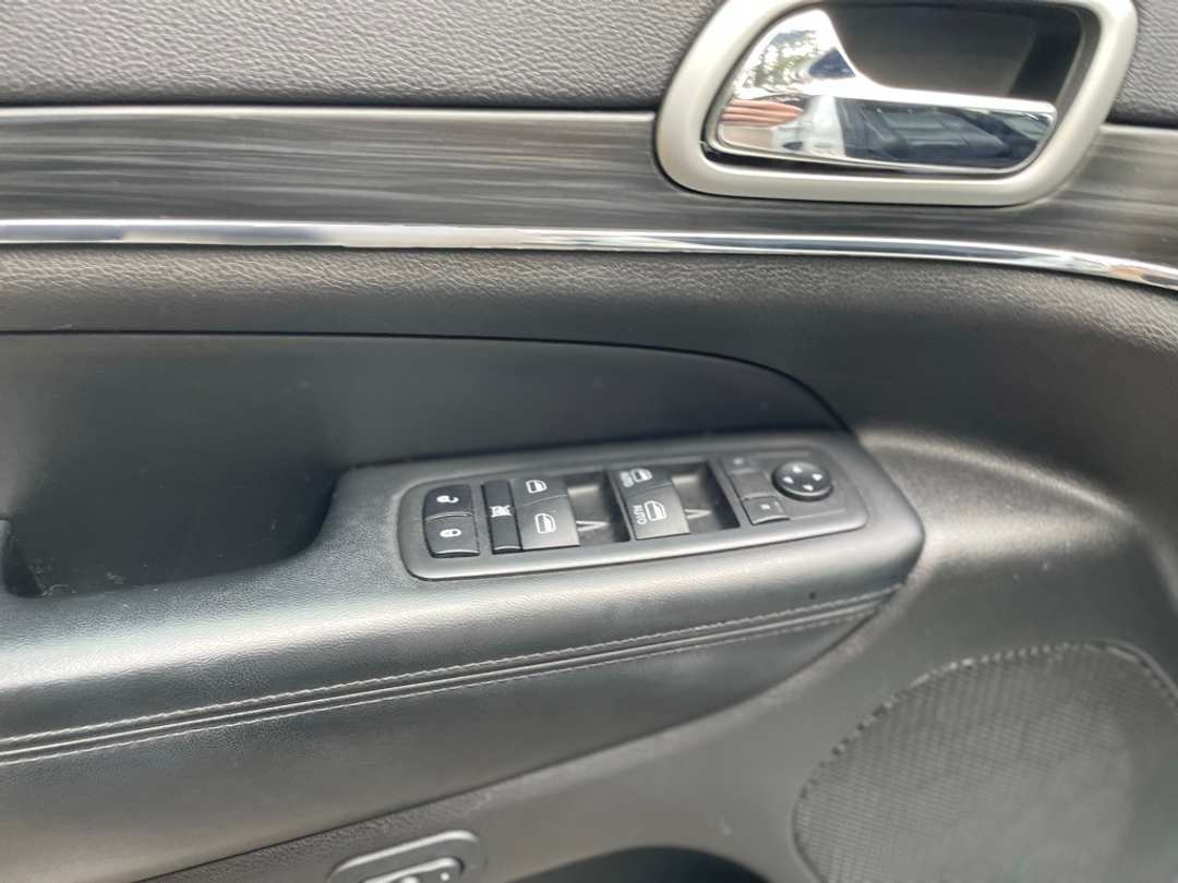 2019 Jeep Grand Cherokee Limited - Image 10