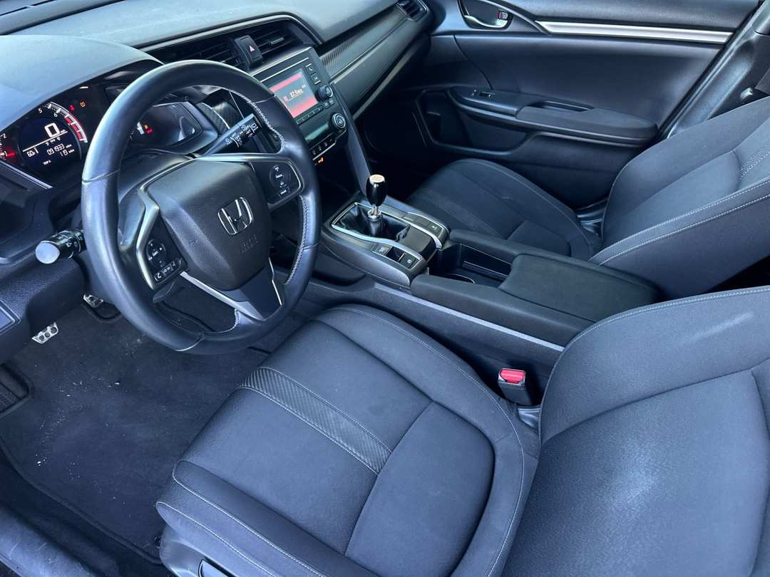 2018 Honda Civic Sport - Image 9