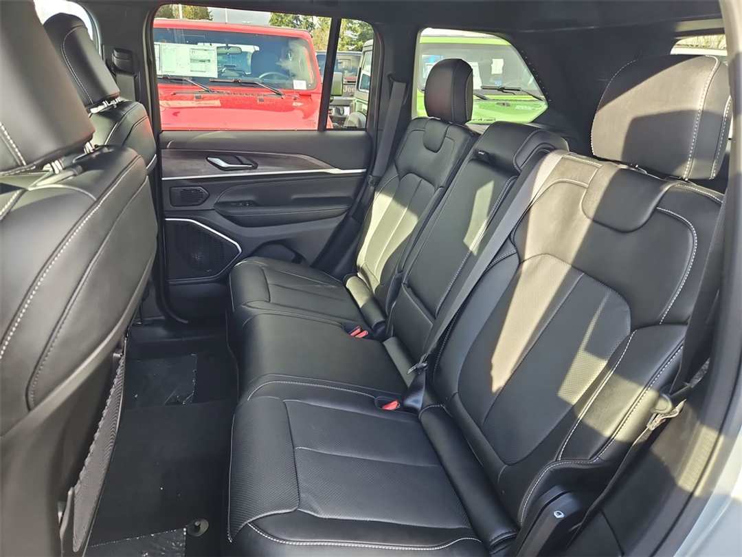 2026 Jeep Grand Cherokee Limited - Image 23