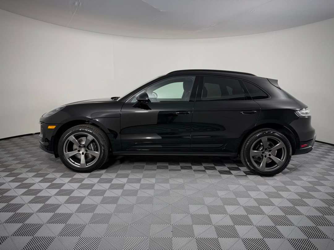 2026 Porsche Macan - Image 2