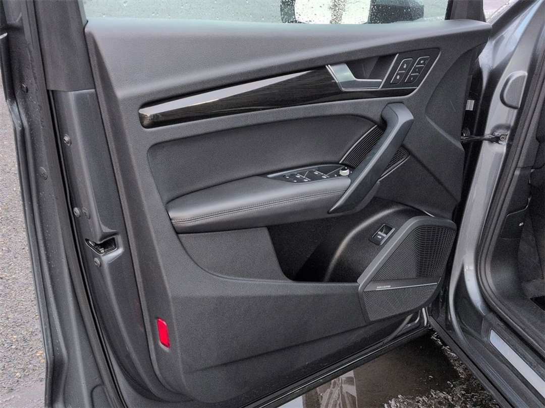 2020 Audi Q5 45 Premium Plus - Image 9