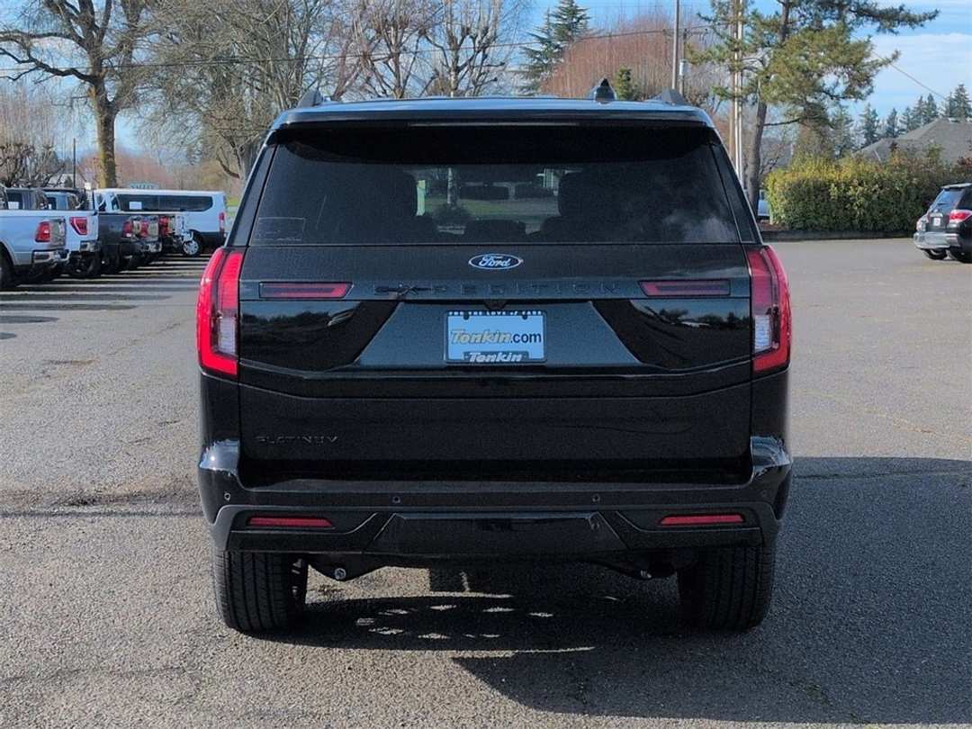 2025 Ford Expedition Platinum - Image 4