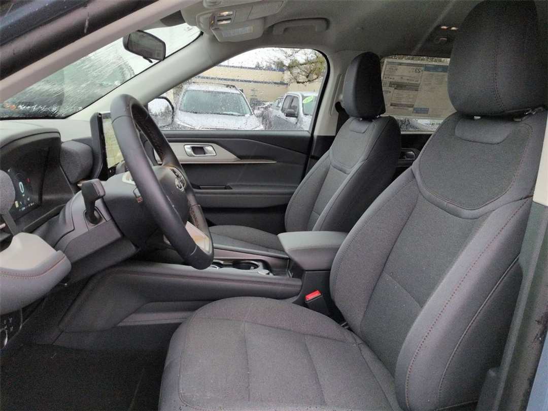 2026 Ford Explorer Active - Image 12