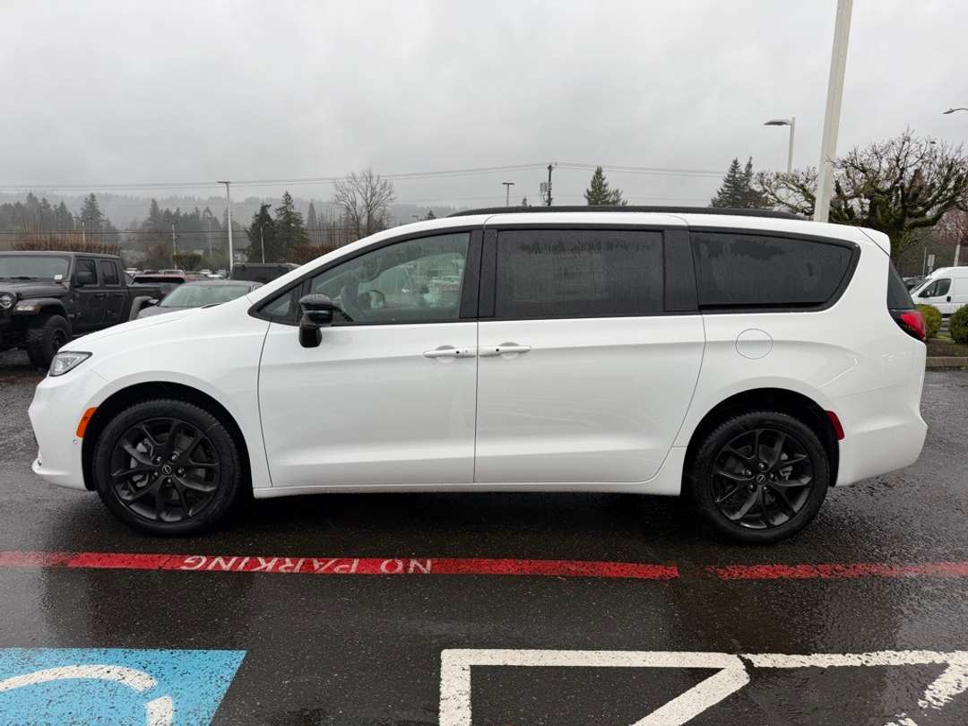 2026 Chrysler Pacifica Select - Image 5
