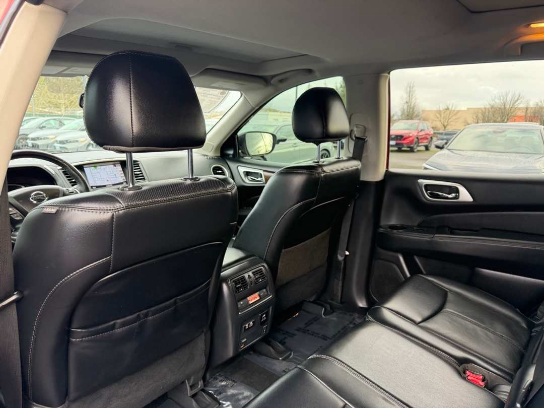2019 Nissan Pathfinder Platinum - Image 32