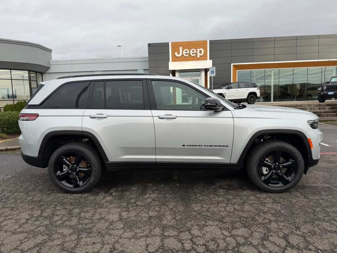 2025 Jeep Grand Cherokee Limited - Image 9