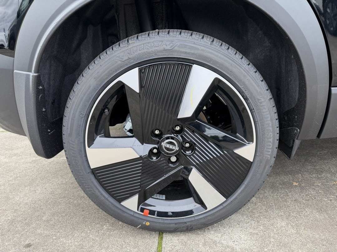 2026 Nissan Kicks SR - Image 9