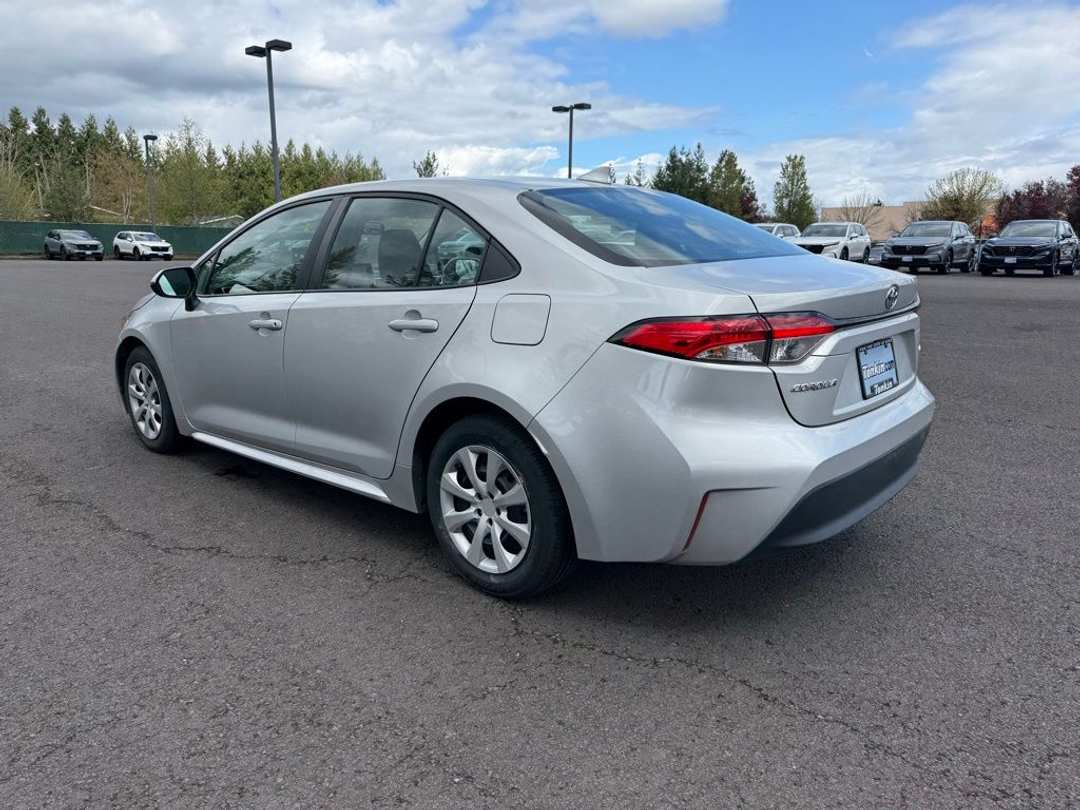 2023 Toyota Corolla LE - Image 3