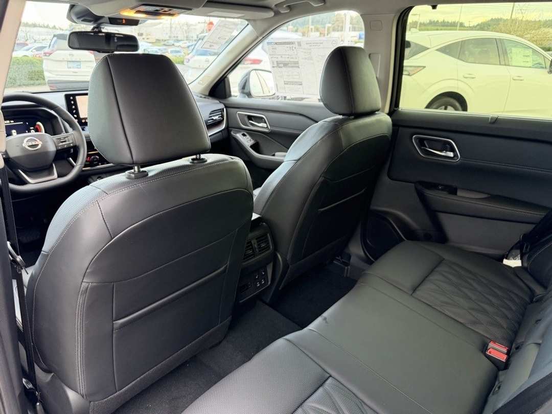 2026 Nissan Rogue Platinum - Image 33