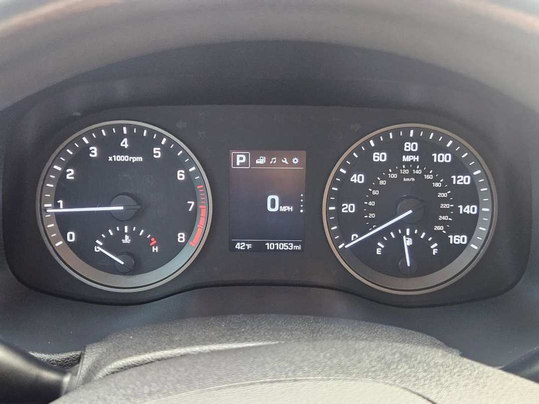 2017 Hyundai Tucson SE - Image 16