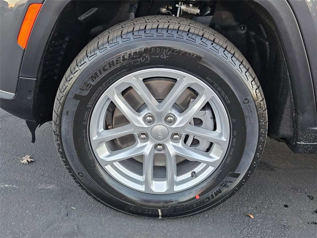 2025 Jeep Grand Cherokee L Laredo - Image 40