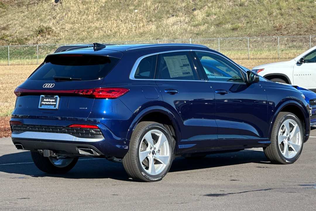 2025 Audi Q5 2.0T Premium Plus - Image 3