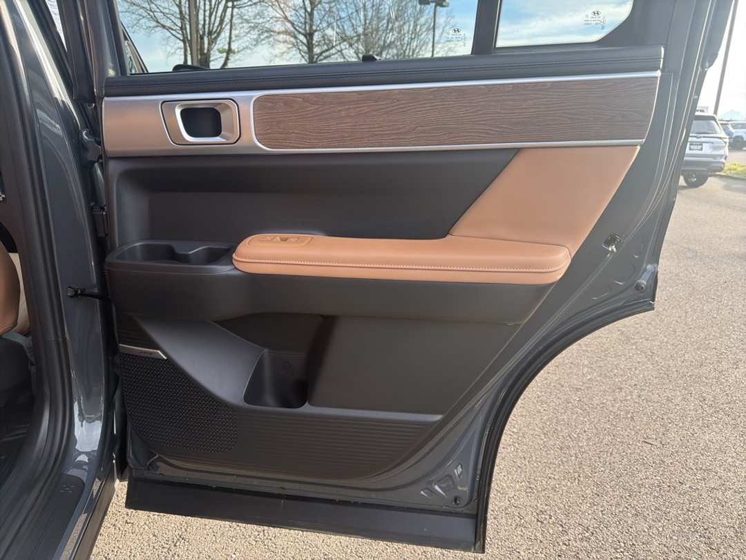 2025 Hyundai Santa Fe Limited - Image 21